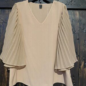 Chic Pleated Bell Sleeve Blouse – Size XL – Effortless Elegance